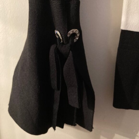 INC Women's Black and White Top with Bell Long Sleeves Size Small (Pre Owned) - Picture 3 of 5